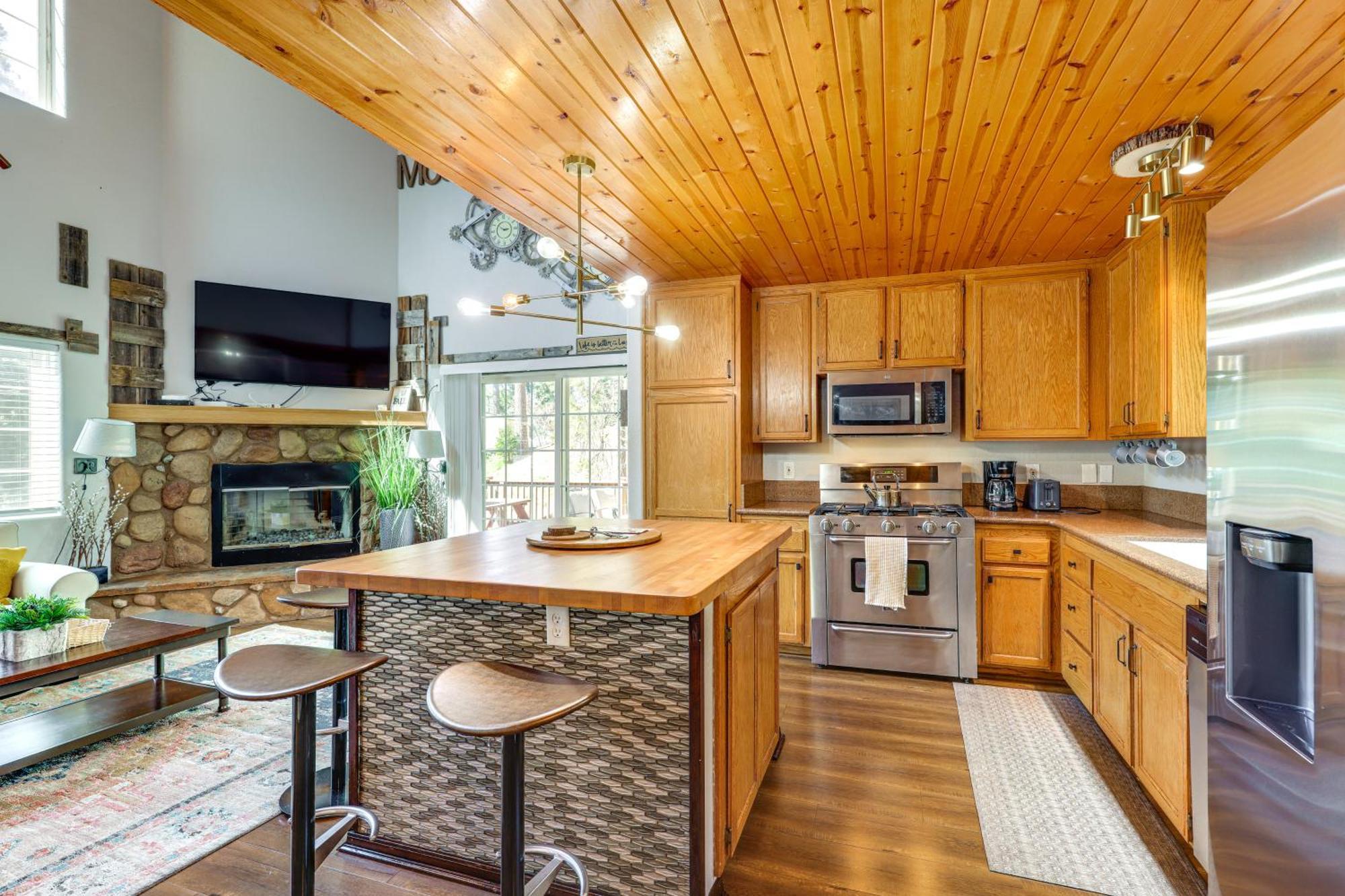 Remodeled Crestline Retreat Walk To Lake Gregory! Kültér fotó
