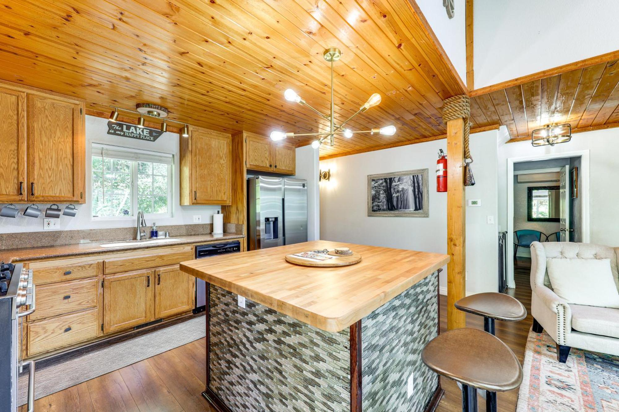 Remodeled Crestline Retreat Walk To Lake Gregory! Kültér fotó